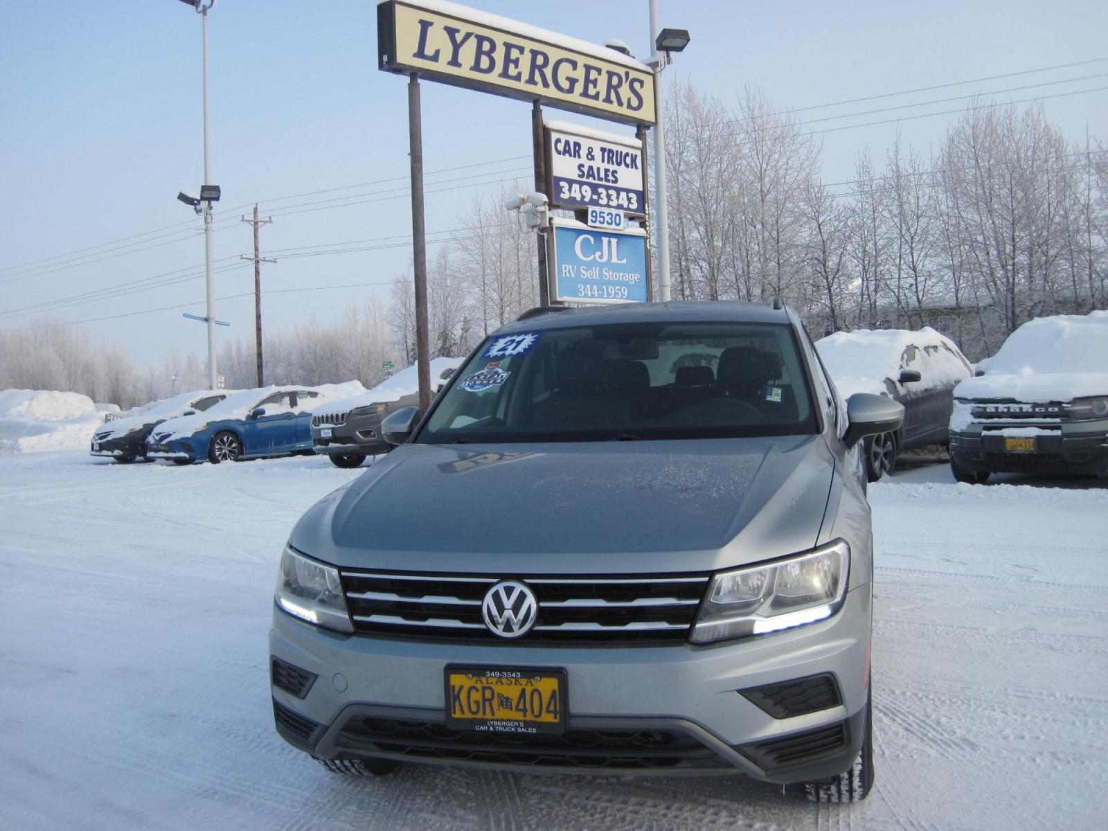 2021 silver /black Volkswagen Tiguan SE AWD (3VV2B7AX8MM) , 6A transmission, located at 9530 Old Seward Highway, Anchorage, AK, 99515, (907) 349-3343, 61.134140, -149.865570 - Nice Volkswagen Tiguan SE come take a test drive - Photo #1